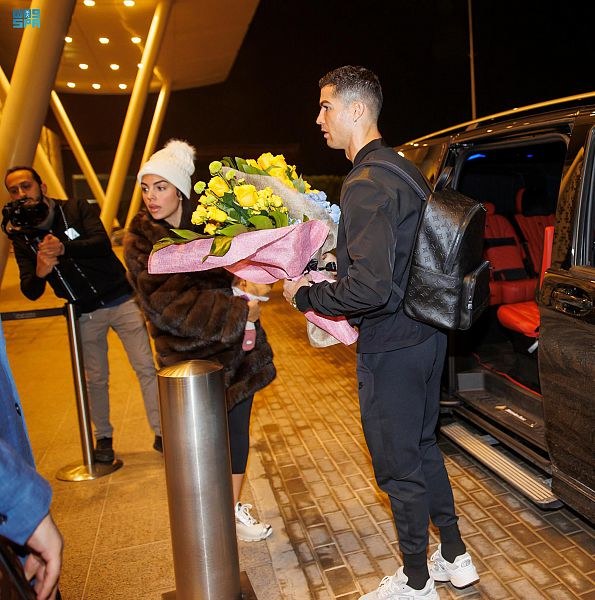 Yellow Fever': Fans overjoyed as Ronaldo welcomed to Al-Nassr