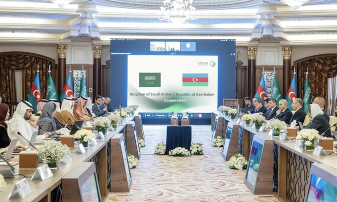 Saudi Arabia’s Minister of Energy Prince Abdulaziz bin Salman met with Azerbaijan’s Minister of Environment and Natural Resources Mukhtar Babayev on Thursday. (SPA)