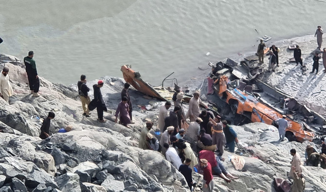 At least 20 killed as bus plunges into gorge in northern Pakistan | Arab  News