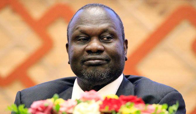 El líder rebelde de Sudán del Sur, Riek Machar Kiir, asiste a la firma en Jartum, Sudán, de un acuerdo con el gobierno de Sudán del Sur destinado a poner fin a la guerra civil del país, el 27 de junio de 2018. (REUTERS)