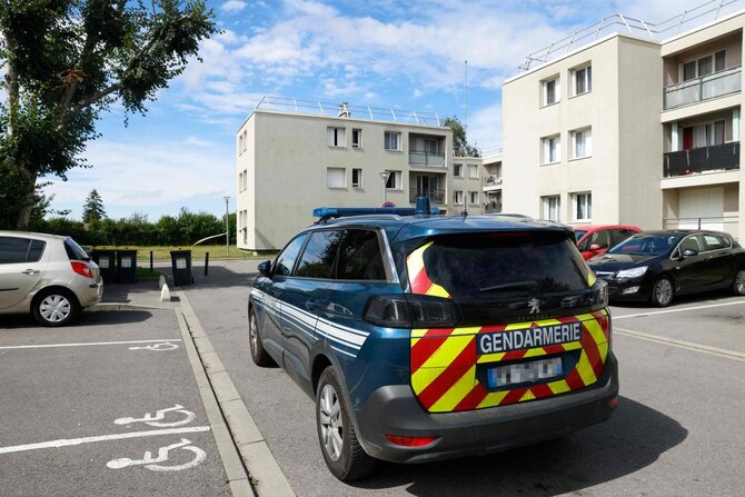 French Man Fatally Stabs Partner, Two Young Children | Arab News