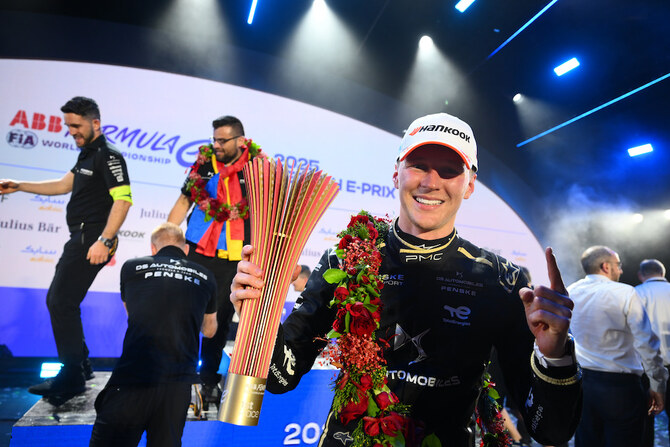 Guenther clinches victory with last-ditch move at first Jeddah E-Prix race  | Arab News