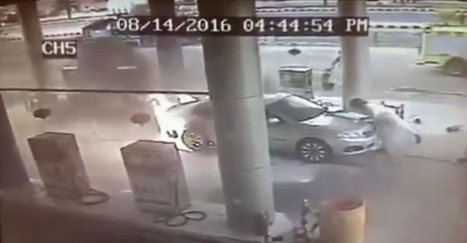 Crown Prince rewards Saudi hero for averting disaster at petrol station