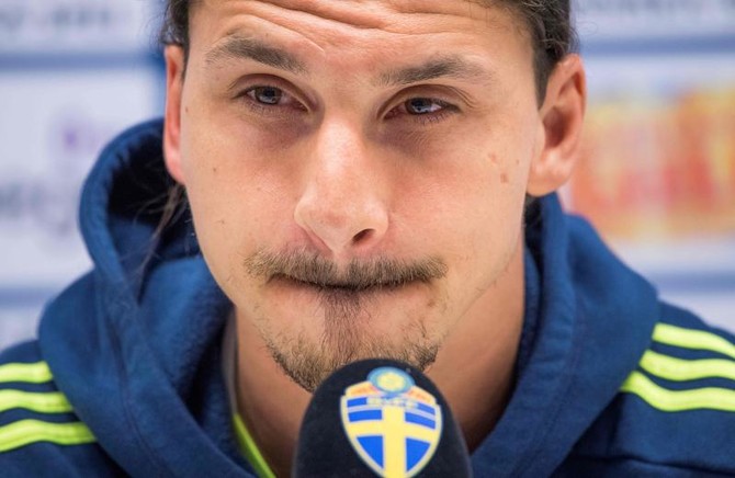 Ibrahimovic dodges Man United speculation