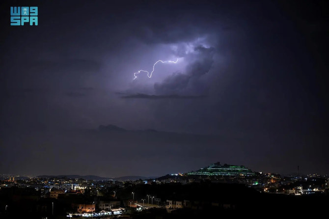 Abha’s night sky, a canvas of lightning’s art