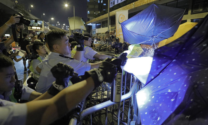 Thousands rally for Indonesian maid ill-treated in Hong Kong