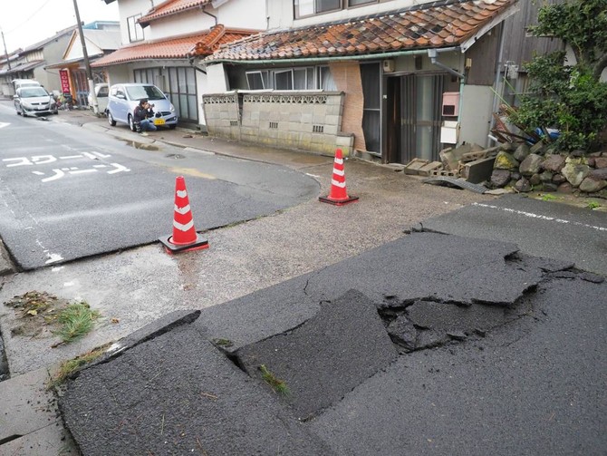 Strong earthquake cracks streets in western Japan, injures 5