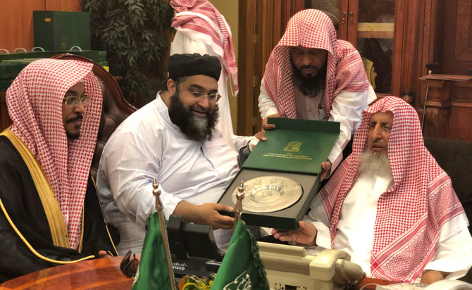 Saudi grand mufti gives special shield to Pakistani cleric