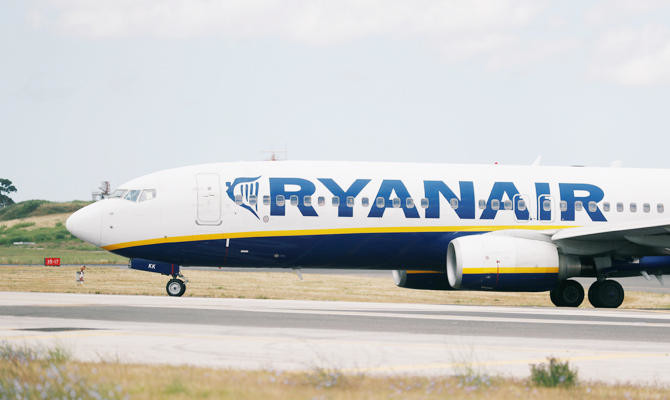 Ryanair Flight Loses Cabin Pressure 33 Hospitalised Police