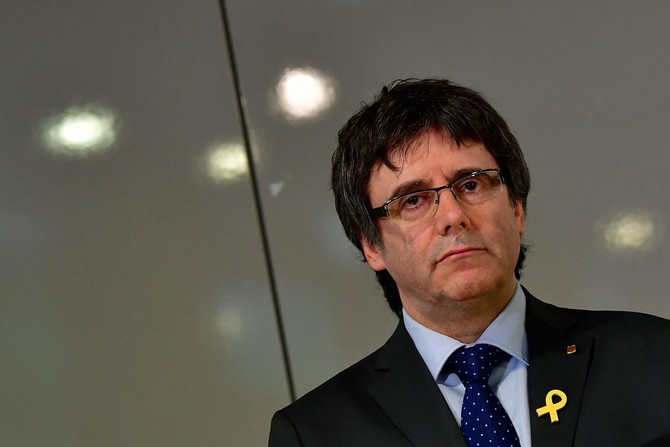 Judge in Spain drops extradition bids for 6 Catalan fugitives