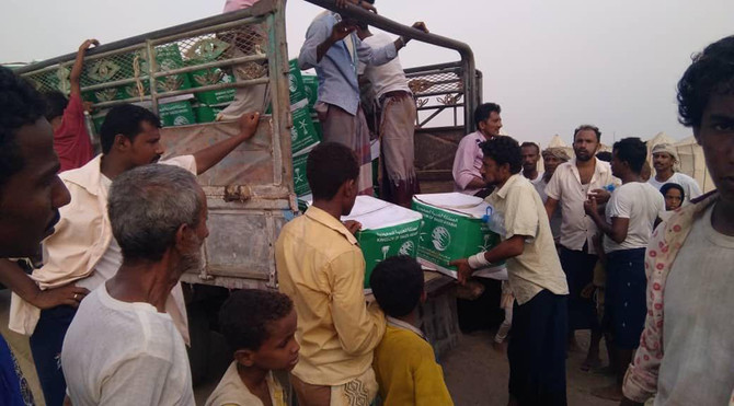 Saudi aid group distributes food baskets in Al-Hudaidah