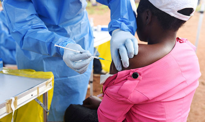 Uganda to vaccinate health workers against Ebola