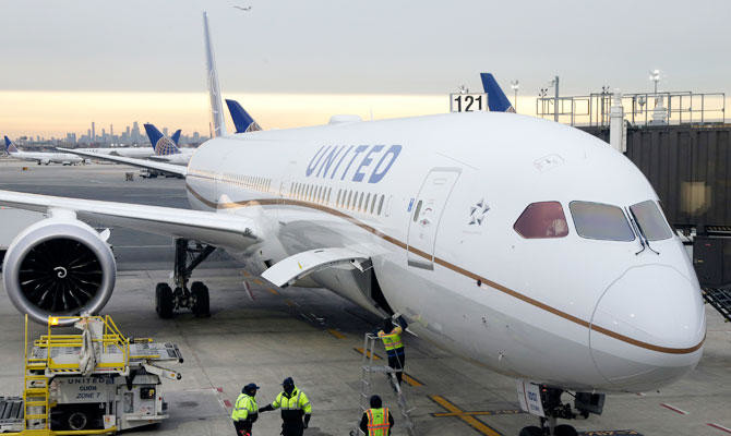 Passengers shiver through 16-hour ordeal on Canadian tarmac