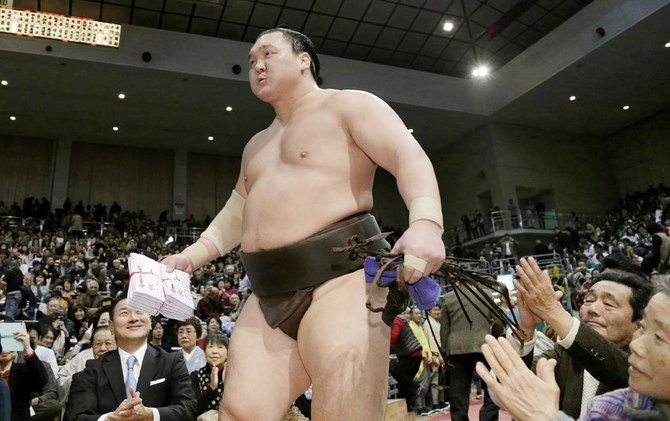 Not allowed, even for a yokozuna: Sumo champ Hakuho dressed down for ‘3 cheers’