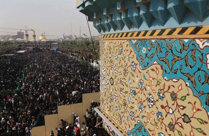 Iraqi pilgrims protest corruption during Arbaeen march