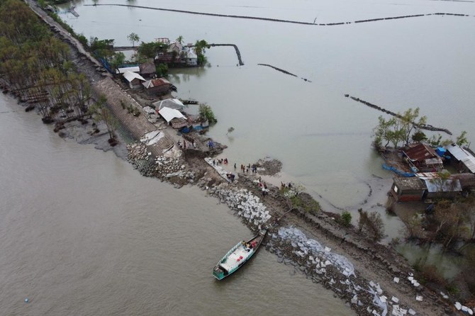 Cyclone toll hits 84 as Bangladesh and India start mopping up