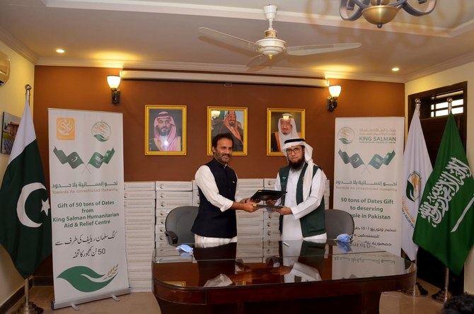 KSRelief distributes 50 tons of dates in Pakistan