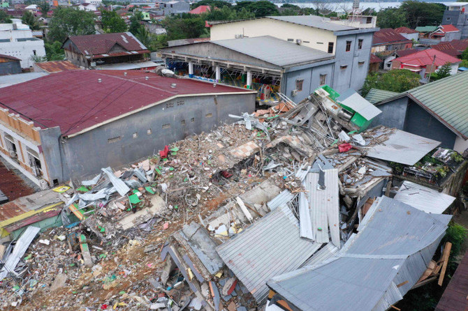 This aerial picture shows houses damaged following a 6.2 magnitude earthquake in Mamuju, Indonesia, on January 17, 2021. (AFP / ADEK BERRY)