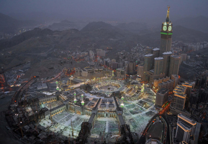  Hotels surrounding the courtyards of the Grand Mosque in Makkah were on Tuesday authorized to issue Umrah permits to guests during Ramadan. (SPA/File)