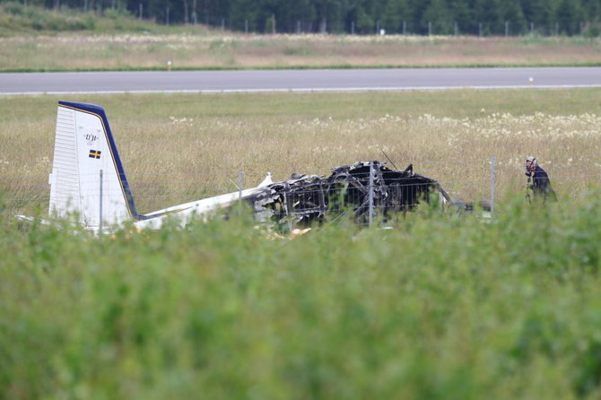 9 killed when skydiving plane crashes in Sweden