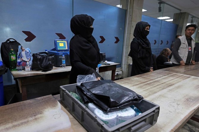 Kabul airport women brave fears to return to work