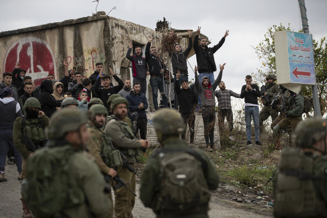 Settlers attack Palestinian villages after West Bank killing