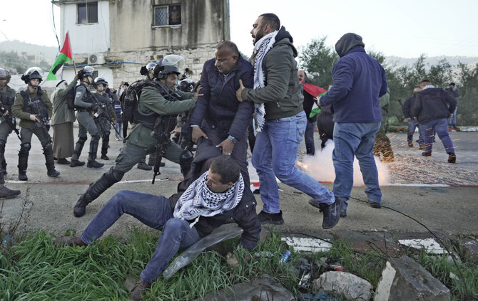 Palestinian protesters scuffles with Israeli security forces during a demonstration against Jewish settlers before tried blocked Palestinian children from entering a school in Nablus, Feb. 27, 2022. (AP)