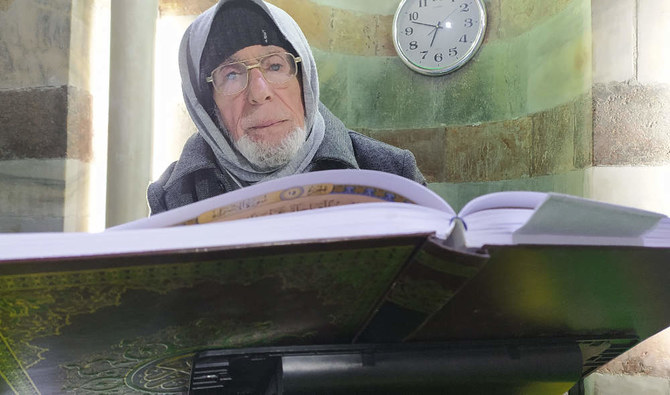 Oldest muezzin in Gaza Strip finds comfort in oldest mosque in Palestine