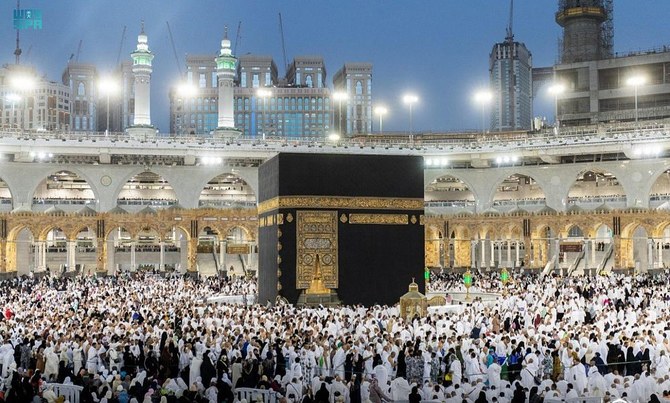 Hundreds of Muslims perform Eid Al-Fitr prayers in Makkah and Madinah 