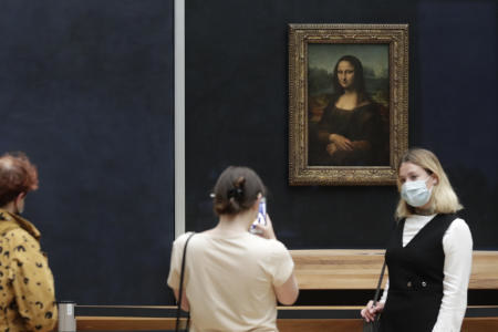 Man arrested after smearing Mona Lisa with cake at Louvre