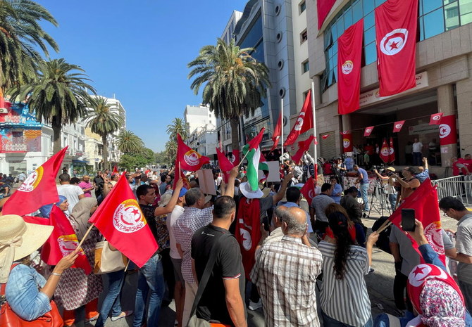 Tunisia grinds to a halt as unions challenge president | Arab News