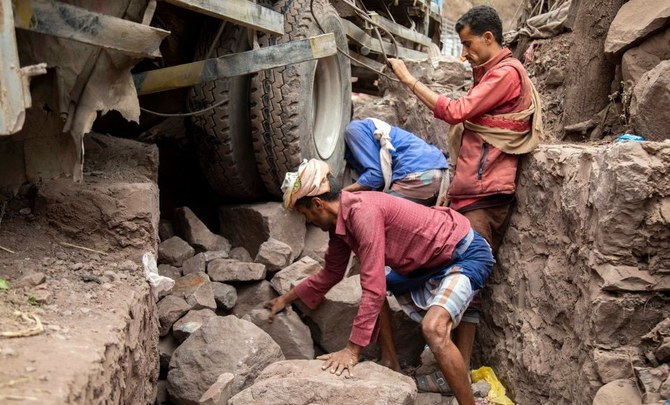 Houthis attack Yemen government troops in besieged Taiz