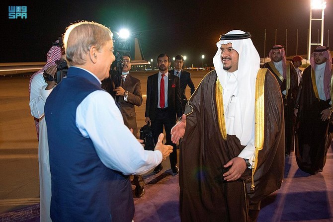 Pakistan PM arrives in Riyadh ahead of FII forum