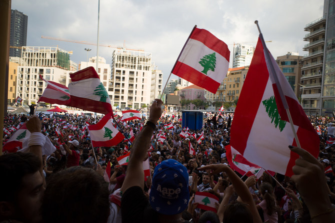 Lebanese president snubs budget, delays new exchange rate