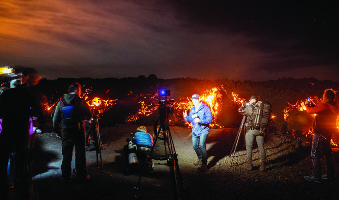 Viewers flock to watch glowing  lava ooze from Hawaii volcano