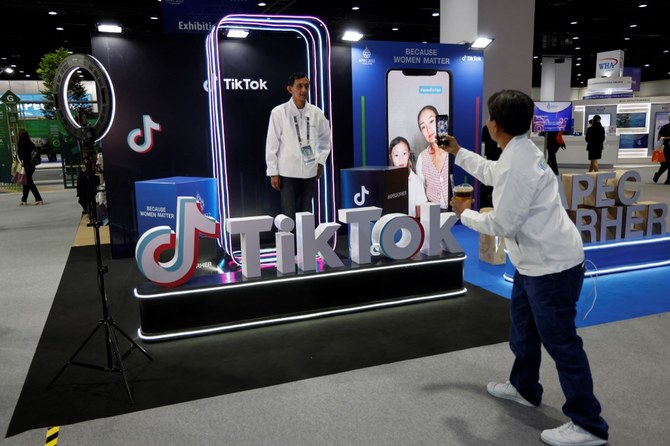 US weighs TikTok ban on government devices