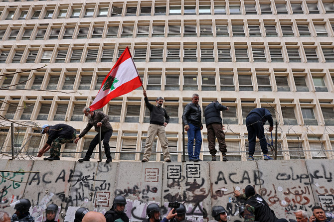 European judges quiz aide to Lebanon central bank chief