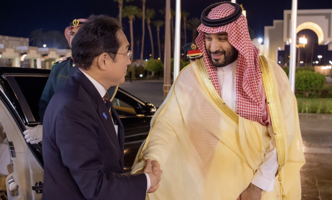 Saudi Arabia’s Crown Prince Mohammed bin Salman receives Japan’s Prime Minister Fumio Kishida at Al-Salam Palace in Jeddah.