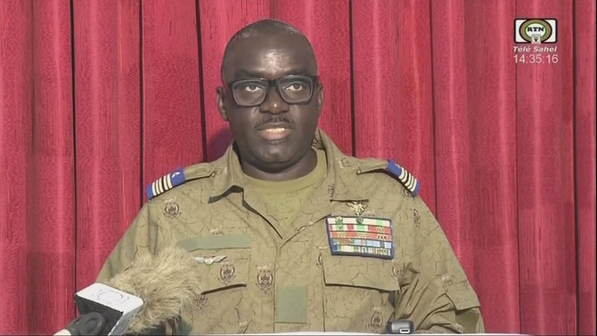 Colonel Major Amadou Abdramane, a CNSP (Conseil national pour la sauvegarde de la patrie) member, reading a statement on TV.