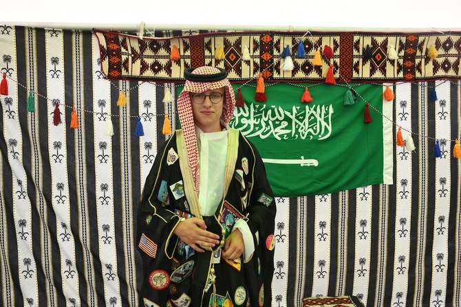 The mishlah scout initiative involved adorning the bisht with an array of scout badges.