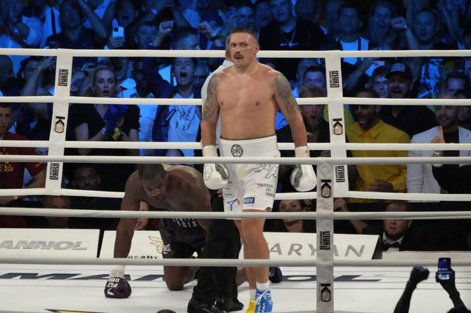 Low-blow call helps Usyk come back to KO Dubois and keep heavyweight boxing titles