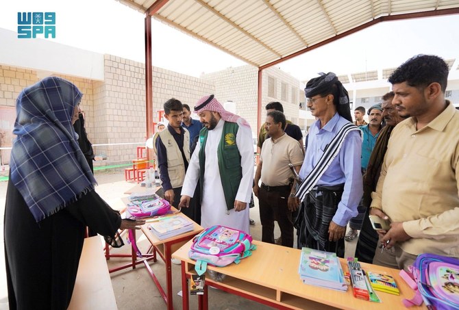 KSrelief distributes 2,400 bags to school girls in Yemen’s Abyan 