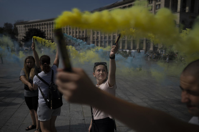 Peaceful activists resist Russians in occupied Ukraine