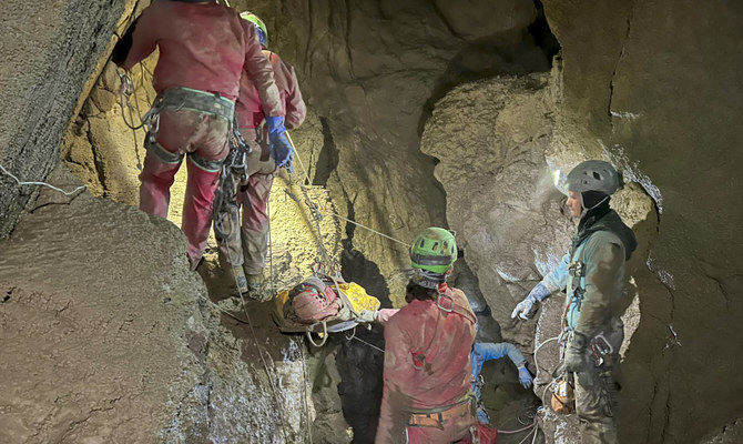 American researcher has been rescued from deep Turkish cave more than a week after he fell ill