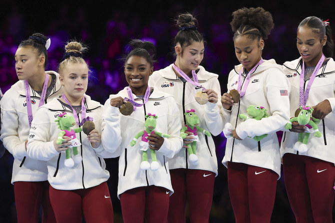 Simone Biles leads US women to record 7th straight team title at gymnastics world championships