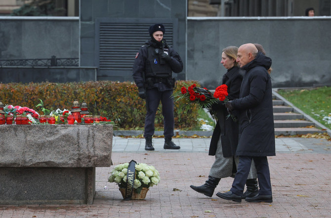Russians commemorate victims of Soviet repression as a present-day crackdown on dissent intensifies