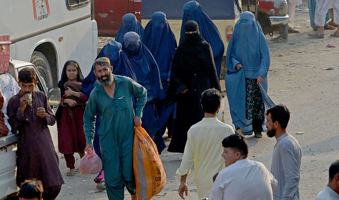 Pakistan Starts Mass Deportation Of Undocumented Afghans | Arab News