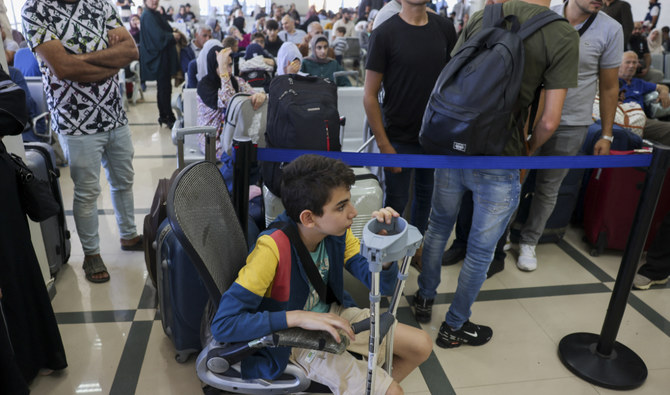 Hundreds line up at Rafah crossing