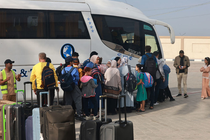 40 Spanish citizens evacuate Gaza through the Rafah border crossing