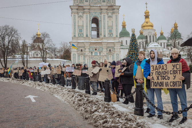 Russian troops accused of summarily executing 3 Ukrainian prisoners